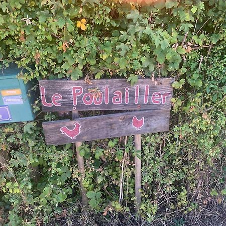 Logement Independant Le Poulailler Proche Guedelon Треньи Экстерьер фото