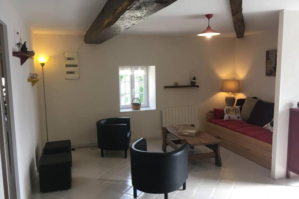 Logement Independant Le Poulailler Proche Guedelon Треньи Экстерьер фото